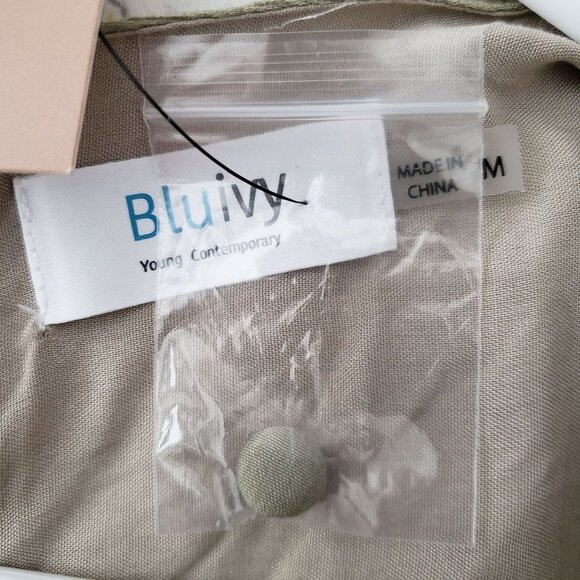 Bluivy Womens NWT Size M Tiered Shift Dress with ruffled Short Sleeves Lined - Picture 3 of 6